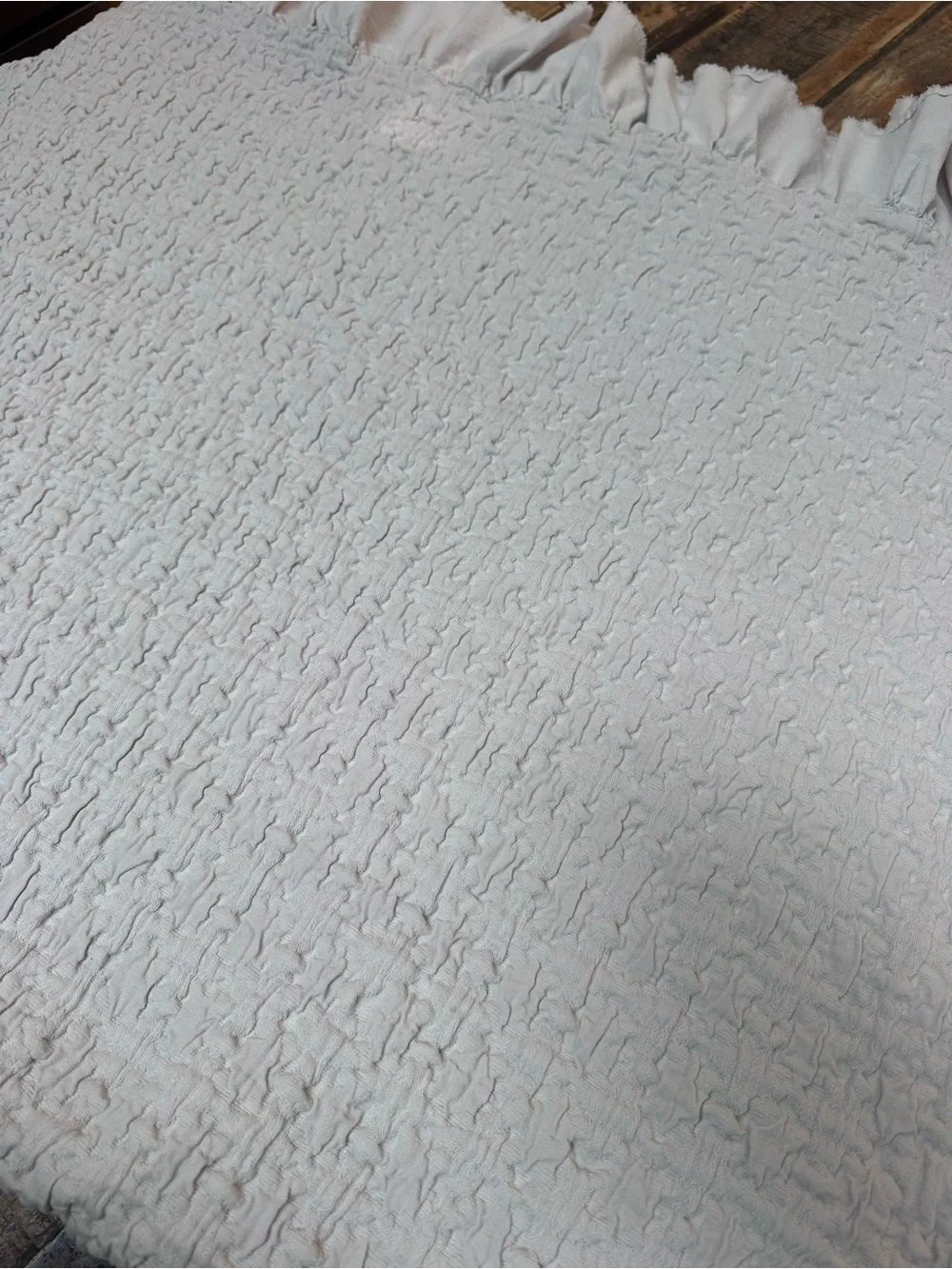 PiuBelle Linen coverlet with soft ruffle edge , size king